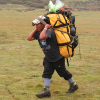 Foto 1 - Dringend Bergsportbekleidung gesucht fuer Nepalesen 