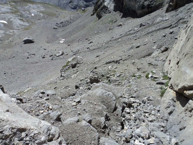 Blick vom Leiterli Zurueck in die Schutthalde darunter