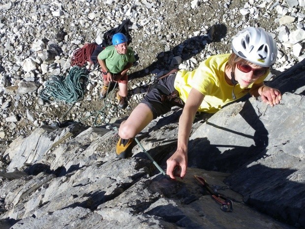 Brunegg Klettern im Turtmanntal Fabienne in der Route Laktosegespenst 5b Sektor Sorbet