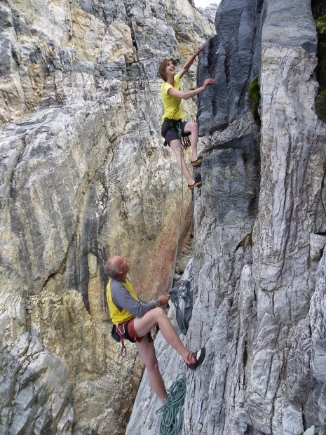 Brunegg Klettern im Turtmanntal Fabienne und Edgar in der Route Pacifica 3Sl