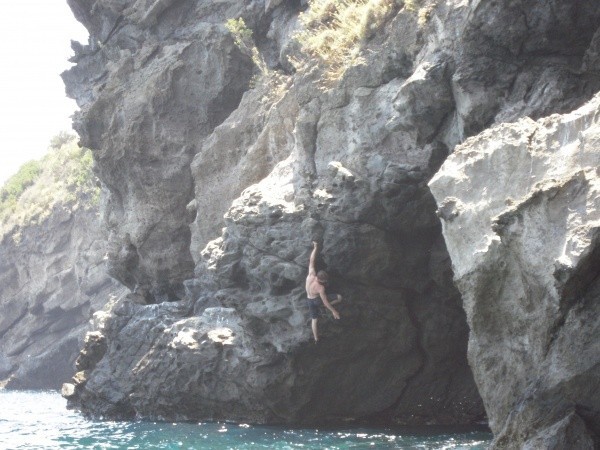 exploring deep water solo possibilities of Ischia It 