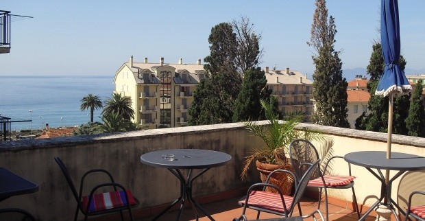 Terrasse mit Blick auf das Ligurische Meer