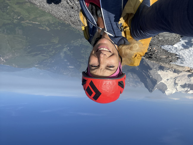 Wetterhorn 30 Juli 2024 Eiger Mittellegigrat im Hintergrund wieder auf dem Gletscher